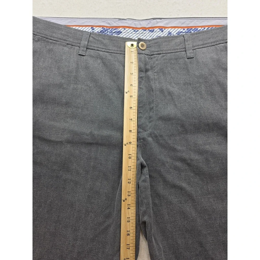 Tommy Bahama T817036 Men's Havana Herringbone Gray Shorts. NWT. Size 42